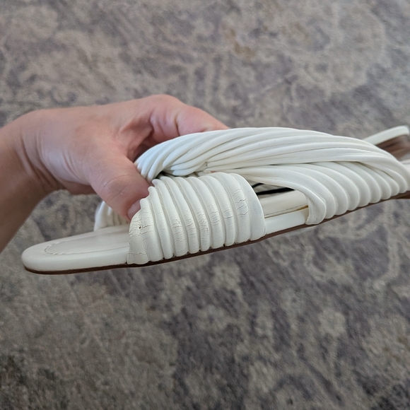 Zara white pleated strap slip-on sandals. - Picture 5 of 5